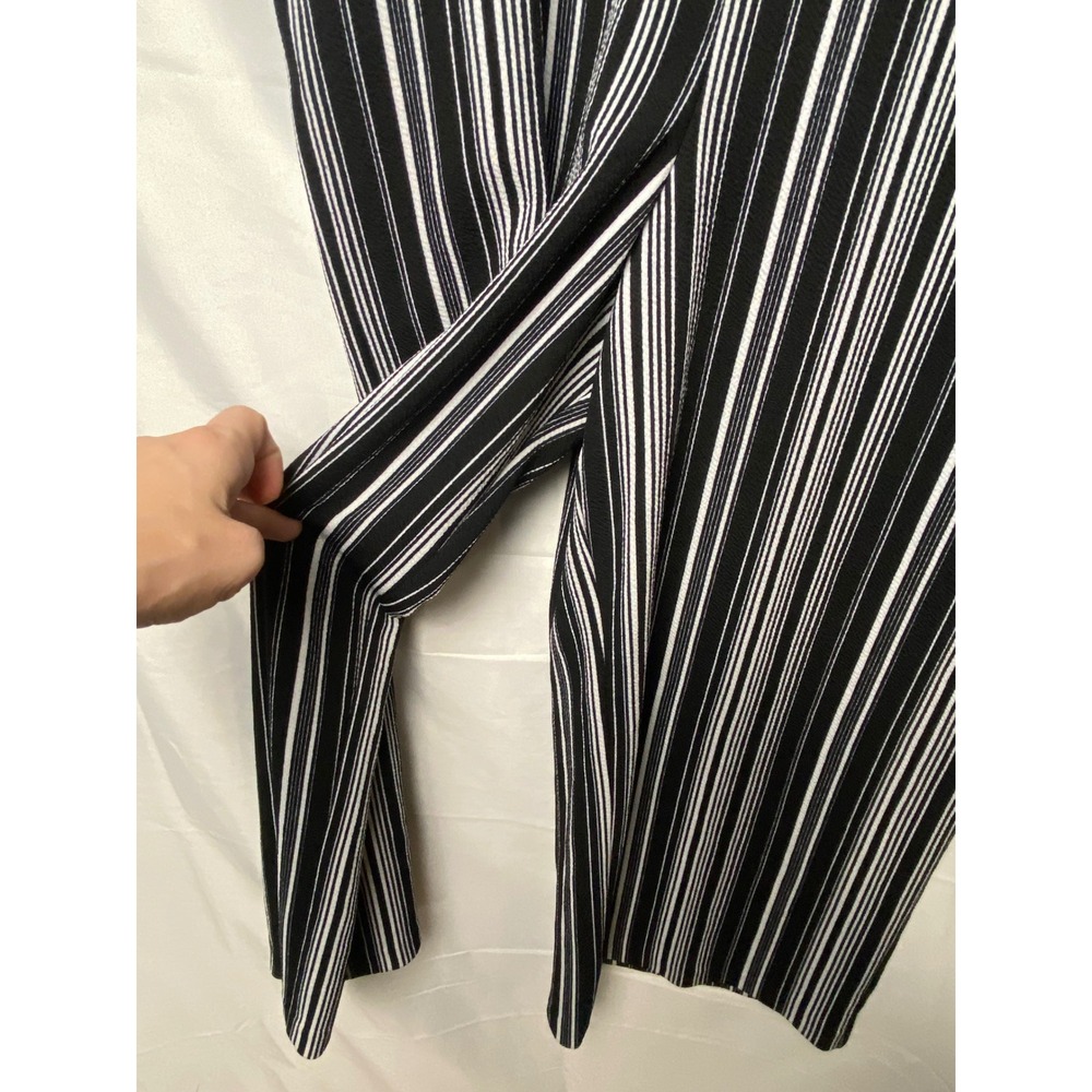 Roz & Ali cropped Jumpsuit Women's 10 Black White Striped Career V Neck Pockets - Picture 3 of 9